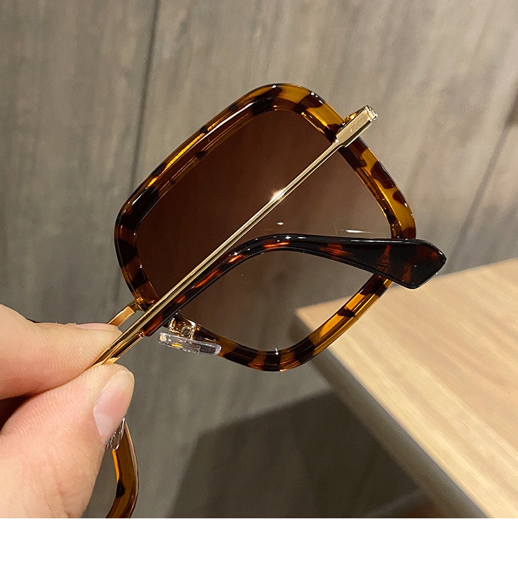 Retro Big Frame Square Brown Sunglasses For Women - Image 3
