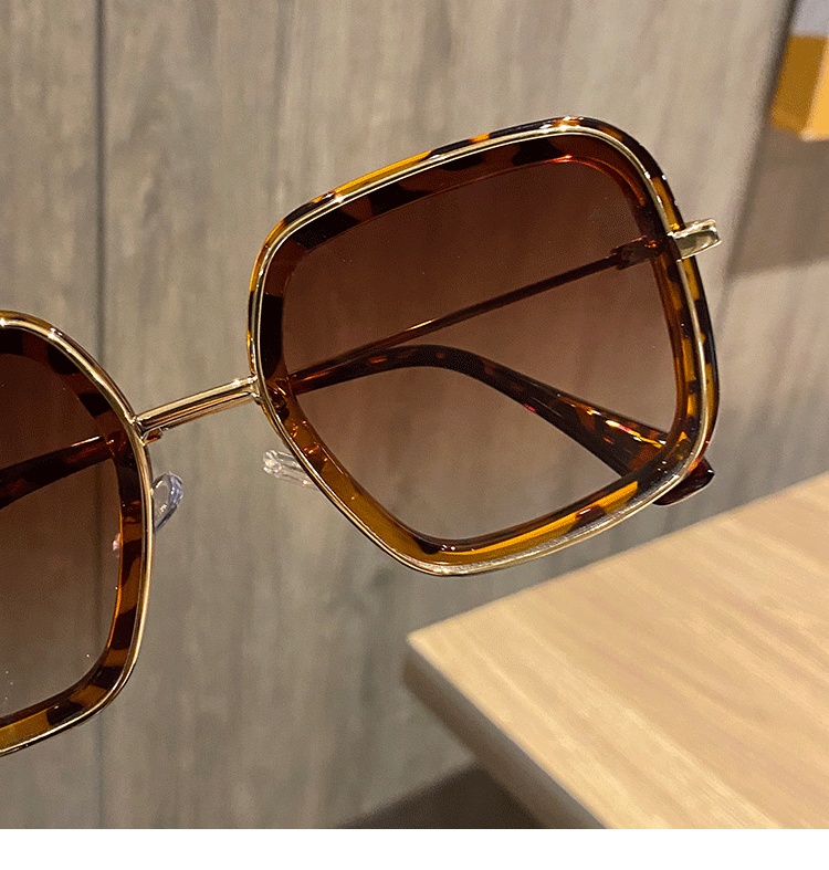 Retro Big Frame Square Brown Sunglasses For Women - Image 4