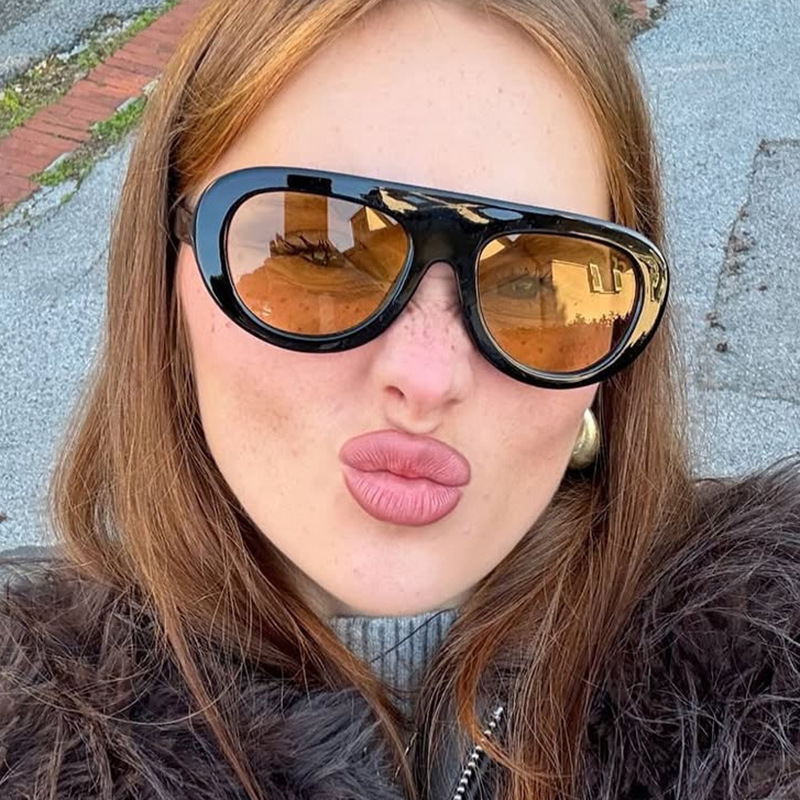 Small Frame Frog-style Sunglasses For Women - Image 2