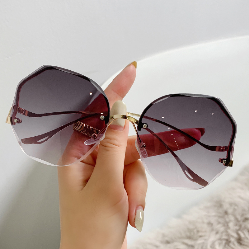 Fashionable UV Protection Sunglasses For Women - Image 6