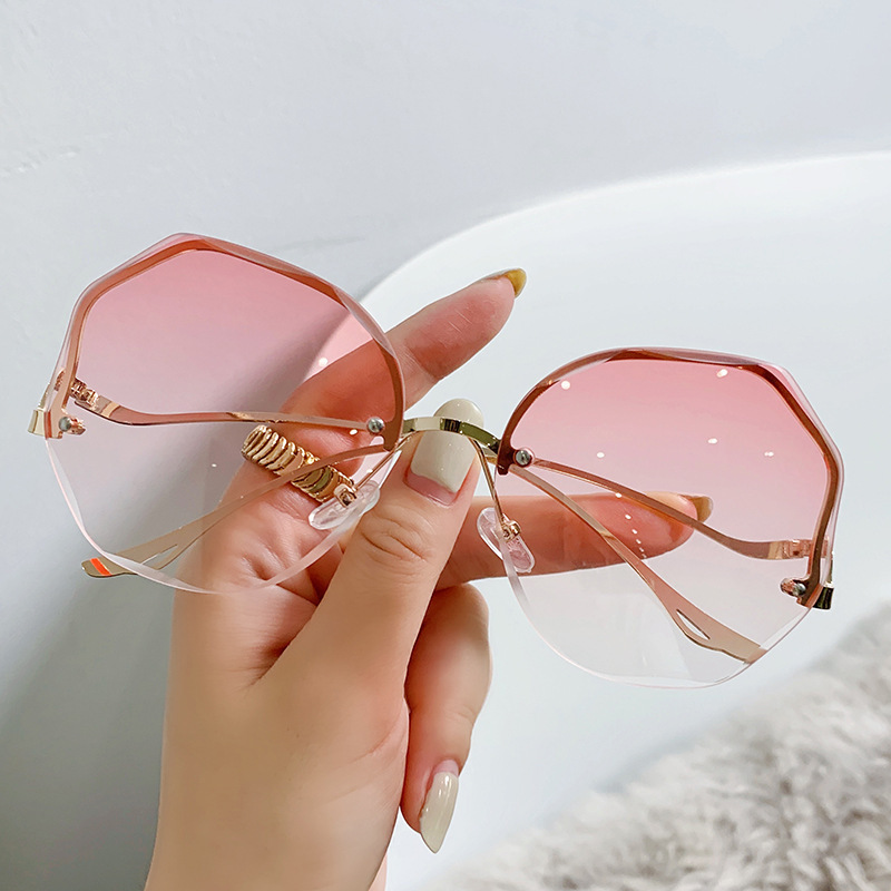 Fashionable UV Protection Sunglasses For Women - Image 7