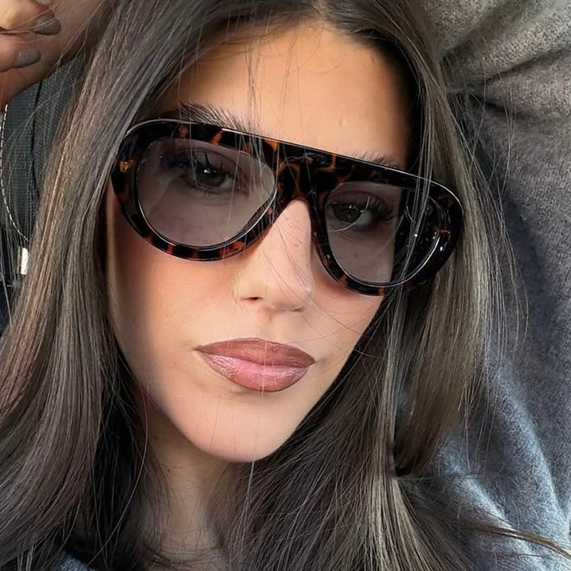 Small Frame Frog-style Sunglasses For Women - Image 4