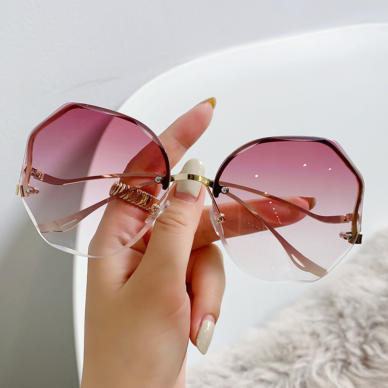 Fashionable UV Protection Sunglasses For Women - Image 3